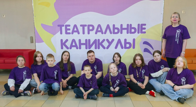 Участники Школьного театра на очном этапе Республиканского конкурса "Театральные каникулы"..